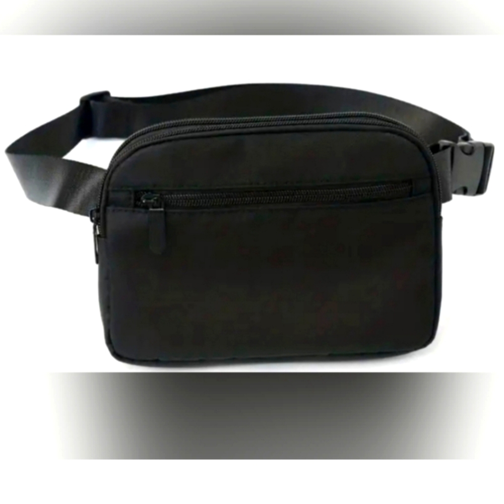Black 🖤 chestbag *must have